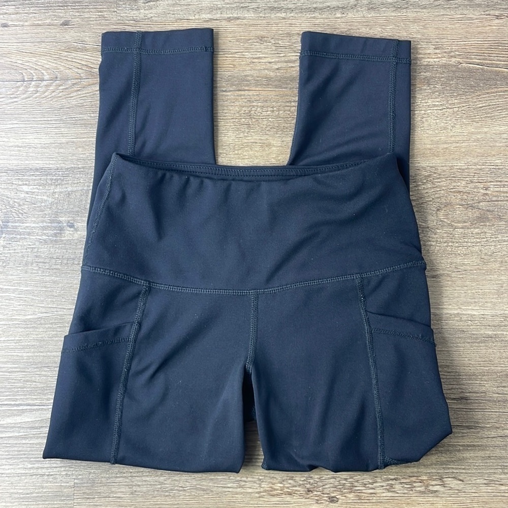 Yogalicious Women’s Black Crop Leggings, size XS